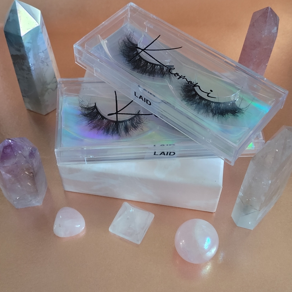 Lashes - Picture 2 of 3